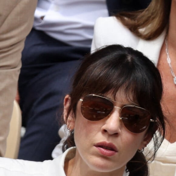 Nolwenn Leroy et son compagnon Arnaud Clément dans les tribunes lors des Internationaux de France de Tennis de Roland Garros 2022. Paris, le 5 juin 2022. © Dominique Jacovides/Bestimage