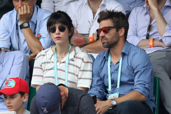 Nolwenn Leroy et son compagnon Arnaud Clément dans les tribunes des Internationaux de France de Tennis de Roland Garros à Paris, le 10 juin 2018. © Dominique Jacovides - Cyril Moreau/Bestimage