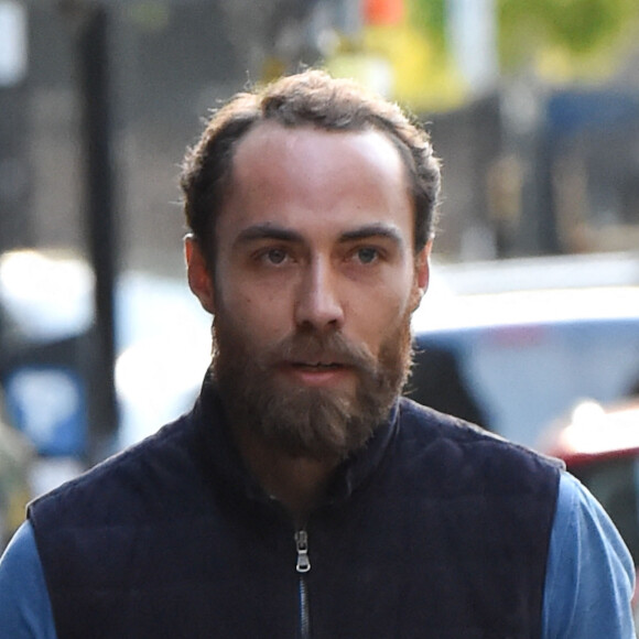 James Middleton, le frère de Pippa, arrive à la clinique Lindo Wing pour rendre visite à sa soeur qui vient d'accoucher à Londres le 16 octobre 2018. 