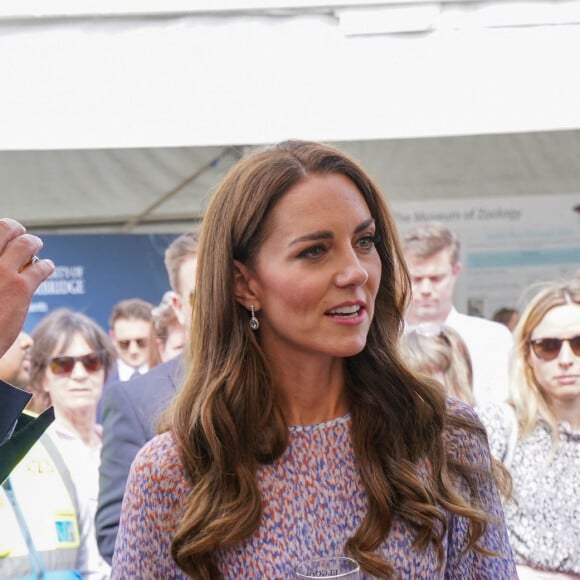 Le prince William, duc de Cambridge, et Catherine (Kate) Middleton, duchesse de Cambridge, lors d'une visite à la toute première journée du comté de Cambridgeshire à l'hippodrome July à Newmarket, Royaume Uni, le 23 juin 2022. 