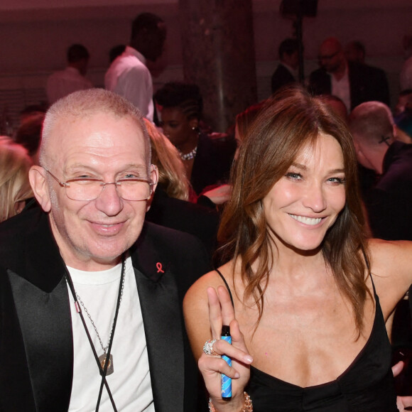 Jean-Paul Gaultier, Carla Bruni-Sarkozy et son mari Nicolas Sarkozy - 19ème "Diner de la Mode" au bénéfice de Sidaction au Pavillon Cambon Capucines dans le cadre de la Fashion Week de Paris, France. Le 7 juillet 2022. © Rachid Bellak / Bestimage 