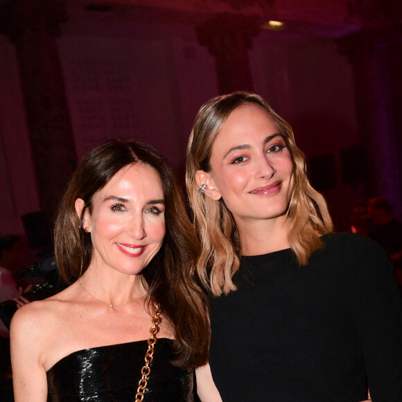 Elsa Zylberstein, Nora Arnezeder - 19ème "Diner de la Mode" au bénéfice de Sidaction au Pavillon Cambon Capucines dans le cadre de la Fashion Week de Paris, France. Le 7 juillet 2022. © Rachid Bellak / Bestimage 