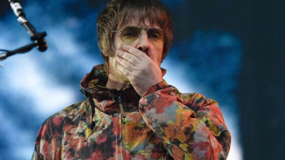 Liam Gallagher quitte un concert sous les huées : il dévoile les raisons médicales, les internautes ironisent