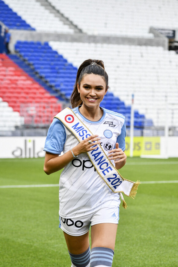 Exclusif - Diane Leyre, Miss France 2022 lors du match de football caritatif (Le match des héros Unicef) entre l'OL Légendes et la team Unicef au Groupama Stadium à Lyon en faveur des enfants d'Ukraine et pour célébrer les 20 ans du premier titre de Champion de France de l Olympique Lyonnais le 10 mai 2022. © Pierre Perusseau / Bestimage 