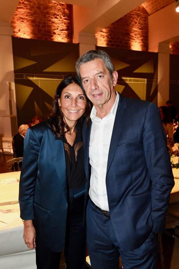 Michel Cymes et sa femme Nathalie - Gala annuel du "Casip-Cojasor" à l'Hôtel Salomon de Rothschild à Paris, le 12 novembre 2019. © Erez Lichtfeld/Bestimage 