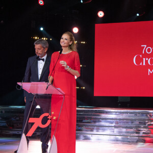 Michel Cymes et Adriana Karembeu - No Tabloids - 70ème édition du gala de la Croix Rouge monegasque à Monaco le 27 juillet 2018. © Pierre Villard/Le Palais Princier/Monte-Carlo-SBM via Bestimage 