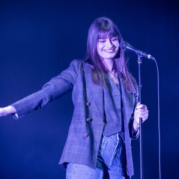 Exclusif - Clara Luciani - XVème gala pour la Fondation Recherche Alzheimer à l'Olympia à Paris le 14 mars 2022. Sous la direction artistique de P. Souchon, des grands noms de la chanson française se mobilisent autour d'un concert sur le thème "2 générations chantent pour la 3ème". L'intégralité des bénéfices de cette soirée servira à financer la recherche sur la maladie d'Alzheimer. © Jack Tribeca/Bestimage 