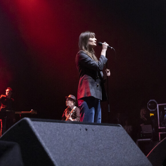 Exclusif - Clara Luciani - XVème gala pour la Fondation Recherche Alzheimer à l'Olympia à Paris le 14 mars 2022. Sous la direction artistique de P. Souchon, des grands noms de la chanson française se mobilisent autour d'un concert sur le thème "2 générations chantent pour la 3ème". L'intégralité des bénéfices de cette soirée servira à financer la recherche sur la maladie d'Alzheimer. © Jack Tribeca/Bestimage 