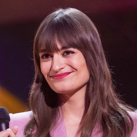 Exclusif - Clara Luciani, chant - Enregistrement de l'émission "Symphonie pour la vie, Spéciale Pièces Jaunes" aux Folies Grüss à Paris, diffusée sur France 3. © Cyril Moreau / Bestimage