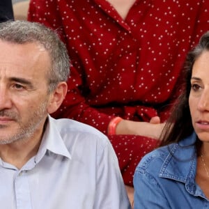 Elie Semoun et Léa Lando en tribune (jour 14) lors des Internationaux de France de Tennis de Roland Garros 2022 à Paris, France, le 4 juin 2022. © Dominique Jacovides/Bestimage 