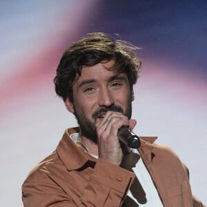 Exclusif - Jéremy Frérot - Enregistrement de la 2ème partie de l'émission "La Chanson secrète 11" à Paris, diffusée le 24 juin sur TF1. Le 15 janvier 2022 Après le succès des précédentes éditions, " LA CHANSON SECRETE ", présentée par N.Aliagas et produite par DMLS TV, revient sur TF1. 8 artistes ne savent rien de ce qui va se passer pour eux ! Ils ont accepté de jouer le jeu, de se laisser totalement surprendre, émouvoir, parfois même déstabiliser car ils vont découvrir en même temps que les téléspectateurs une surprise : une chanson qui leur est chère revisitée et réinterprétée par un artiste. Des mises en scène spectaculaires au service de l'émotion... Et des émotions fortes pour l'artiste assis dans le fauteuil grâce à la venue sur le plateau de proches et d'invités inattendus. Les téléspectateurs seront aux premières loges pour vivre ces moments d'intimité musicale rare. Dans ce nouveau numéro, un couple rare en télévision, un chef étoilé, un invité piégé venu pour répéter une surprise à un autre guest sans s'attendre à être lui-même invité dans le fauteuil, des participants exceptionnels tels que le frère d'un guest pour la première fois en France... © Cyril Moreau / Bestimage 