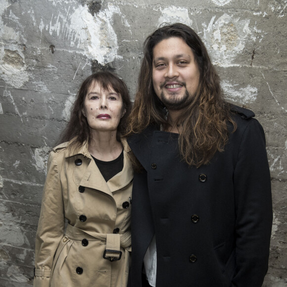 Bambou et son fils Lulu Gainsbourg à l'exposition itinérante Burberry "Here we are" dans les anciens locaux du journal Libération à Paris en marge des collections Haute-Couture printemps-été 2018 le 24 janvier 2018. © Olivier Borde / Bestimage 