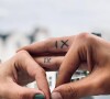 Les doigts de Lulu Gainsbourg et de sa chérie Lilou