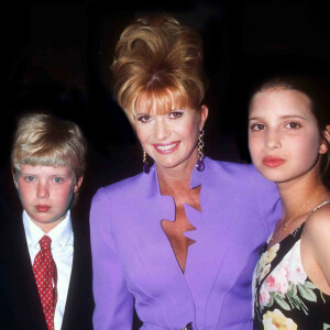 Ivana Trump, la première femme de l'ancien président américain D. Trump, et mère de trois de ses enfants, est décédée jeudi à l'âge de 73 ans.