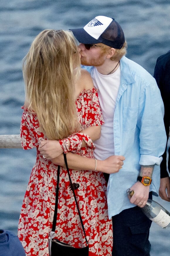 Ed Sheeran est papa pour la deuxième fois d'une petite fille - Ed Sheeran et sa compagne Cherry Seaborn ont été aperçus en train de prendre du bon temps avec des amis à Ibiza en Espagne, le 9 juin 2019. 