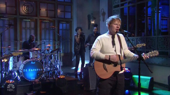 Ed Sheeran dans l'émission "Saturday Night Live" à Los Angeles. Le 6 novembre 2021.
