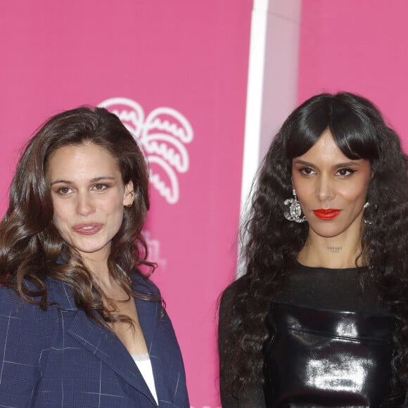 Lucie Lucas, Shy'm (Tamara Marthe) pour la série "Cannes Confidential" - Photocall lors de la 5ème saison du festival International des Séries "Canneseries" à Cannes le 4 avril 2022. © Denis Guignebourg / Bestimage 