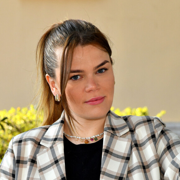 Camille Gottlieb, la fille de la princesse Stéphanie de Monaco et présidente de l'association, durant la donation d'un Van électrique Mercedes EQV 300 par Elena Sivoldaeva, grande donatrice en Principauté et designer en haute joaillerie, propriétaire de la boutique Je le Veux à Monaco, à l'association Be Safe sur la place du Palais à Monaco, le 27 avril 2022 © Bruno Bebert / PRM / Bestimage 