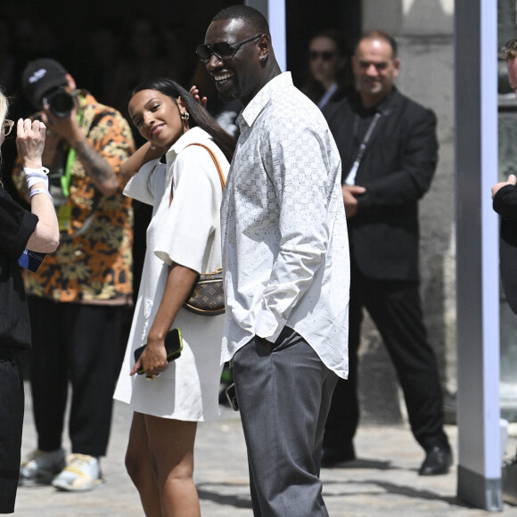 Omar Sy et sa fille Selly - Sorties du défilé de mode Homme printemps-été 2023 Louis Vuitton dans la cour Carrée du Louvre à Paris, France, le 23 juin 2022. © Jean-Baptiste Autissier/Panoramic/Bestimage 