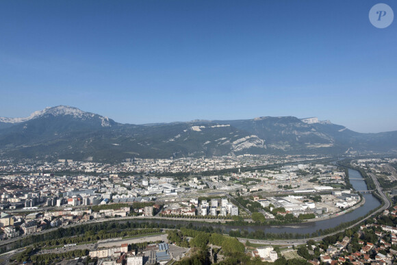 Grenoble : la Presqu'ile au confluent du Drac et de l'Isère ou est situé le Comissariat à l'énergie atomique et aux energies alternatives (CEA) ainsi que l'Institut Laue-Langevin (ILL)