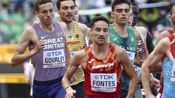 Mondiaux d'athlétisme : Un caméraman s'invite sur la piste et gêne les coureurs ! (VIDEO)