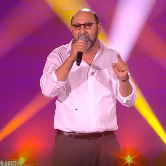 Kad Merad fait un clin d'oeil à Julia Vignali lors du "Marrakech du rire 2022", le 19 juillet, sur M6