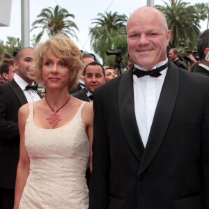 Philippe Etchebest et son épouse - Montée des marches du film "La conquête" - 64e festival de Cannes.