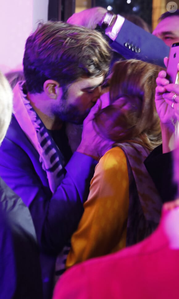 Exclusif - Elodie Frégé embrasse son compagnon Gian Marco Tavani - Soirée du 30ème anniversaire de la maison Paule Ka à Paris le 30 septembre 2018. © Marc Ausset-Lacroix/Bestimage