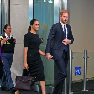 Le prince Harry, duc de Sussex et Meghan Markle, duchesse de Sussex, lors de la célébration du "Nelson Mandela International Day" au siège de l'ONU à New York. Le Prix Nelson Mandela des Nations Unies 2020 a été décerné à Mme Marianna V. Vardinoyannis de Grèce et au Dr Morissanda Kouyate de Guinée. New York, le 18 juillet 2022. 