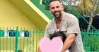 Faustine Bollaert maman : rare photo de ses enfants Abbie et Peter, les vacances commencent !