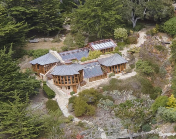 Exclusif - Brad Pitt s'offre une maison de 40 millions de dollars à flanc de falaise à Carmel Highlands.