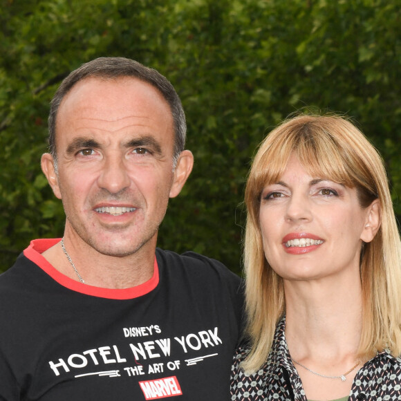 Nikos Aliagas avec sa femme Tina Grigoriou - Photocall à l'occasion de l'inauguration du nouveau Disney's Hotel New York - The Art of Marvel à Disneyland Paris le 26 juin 2021. © Guirec Coadic / Bestimage 