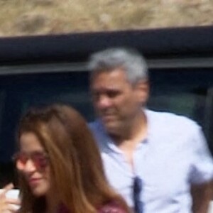 Shakira arrive à l'école de ses enfants avec une pizza le 10 juin 2022.