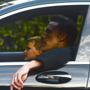 Exclusif - Ben Affleck retrouve son fils Samuel, 10 ans, chez son ex-femme J.Garner à Los Angeles, après sa lune de miel avec J.Affleck (Lopez).