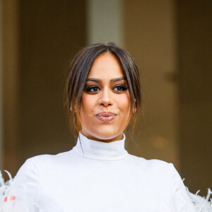 Amel Bent, enceinte, - Arrivées au défilé femme Giambattista Valli Automne/Hiver 2022/2023 lors de la Fashion Week de Paris, France, le 7 mars 2022. © Veeren-Clovis/Bestimage 