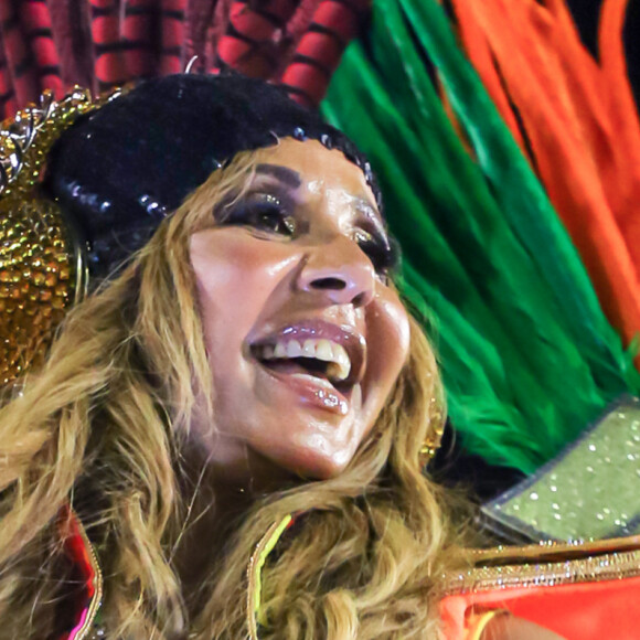Exclusif - Cathy Guetta défile sur le char de l'école de samba "Academicos do Grande Rio" lors du carnaval de Rio de Janeiro, Brésil, le 4 mars 2019. Devenue au fil des années une véritable muse de l'école "Academicos do Grande Rio", elle évolue toujours avec le même plaisir et une grande prestance pendant le défilé. Rarement les étrangers invités au carnaval se démarquent avec tant de brio, une vrai brésilienne. On pourrait croire qu'elle est né au Brésil. Le thème de l'école cette année était: "Quem Nunca? Que Atire a Primeira Pedra". © Denis Raphaël/Carnavalderio.fr/Bestimage 