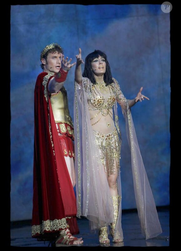 Sofia Essaïdi et Christopher Stills lors de la dernière représentation de Cleopâtre, le 31 janvier 2010