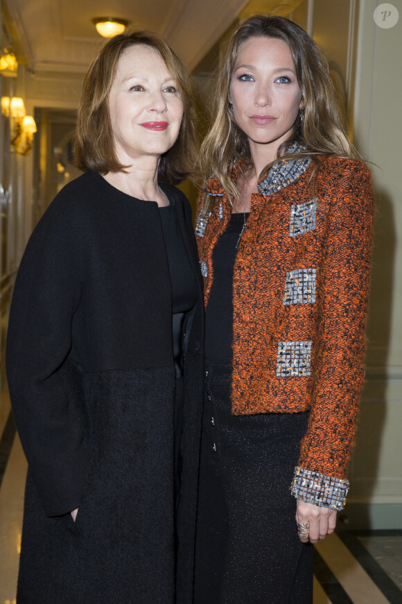 Nathalie Baye et sa fille Laura Smet à l'hôtel Meurice à Paris.