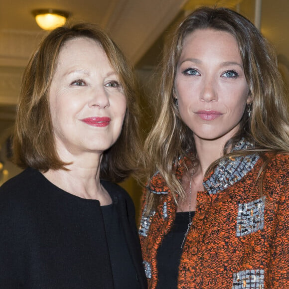 Nathalie Baye et sa fille Laura Smet à l'hôtel Meurice à Paris.