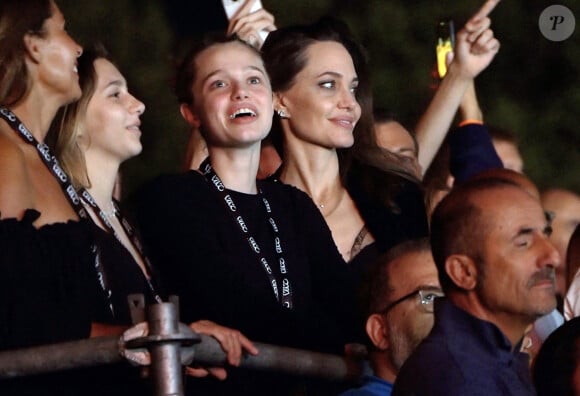 Angelina Jolie et sa fille Shiloh Jolie-Pitt assistent au concert Maneskin pour la première mondiale du "Loud Kids Tour" au "Circo Massimo" à Rome, le 9 juillet 2022.