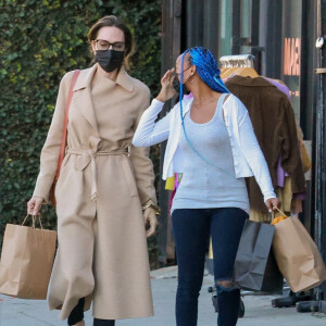 Angelina Jolie et sa fille Zahara Marley Jolie-Pitt s'arrêtent au Foxtail Salon pour faire du shopping à Los Angeles, Californie, Etats-Unis, le 5 février 2022.