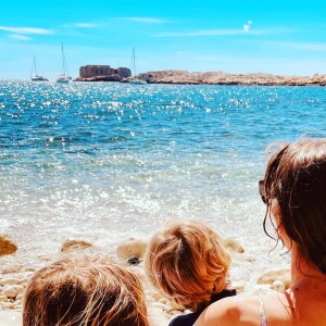Elodie Varlet avec ses enfants à la plage