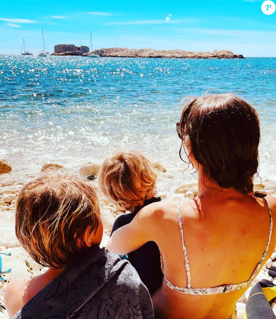 Elodie Varlet avec ses enfants à la plage