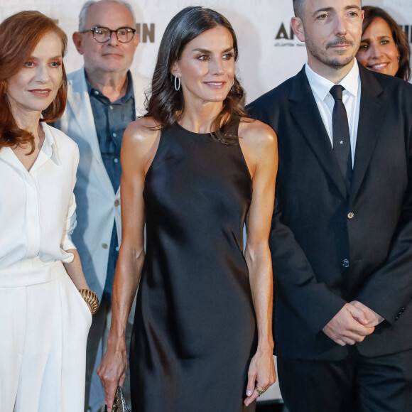 Isabelle Huppert et la reine Letizia d'Espagne à la cérémonie des "Masters of Cinema" lors du festival du film "Atlantida Mallorca 2022" à Palma de Majorque, le 31 juillet 2022. 