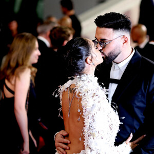 Nabilla Benattia (enceinte) et son mari Thomas Vergara - Montée des marches du film " Stars At Noon " lors du 75ème Festival International du Film de Cannes. Le 25 mai 2022 © Dominique Jacovides / Bestimage