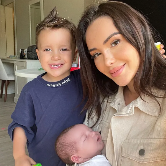 Nabilla est devenue la maman de deux enfants, Milann et Leyann - Instagram