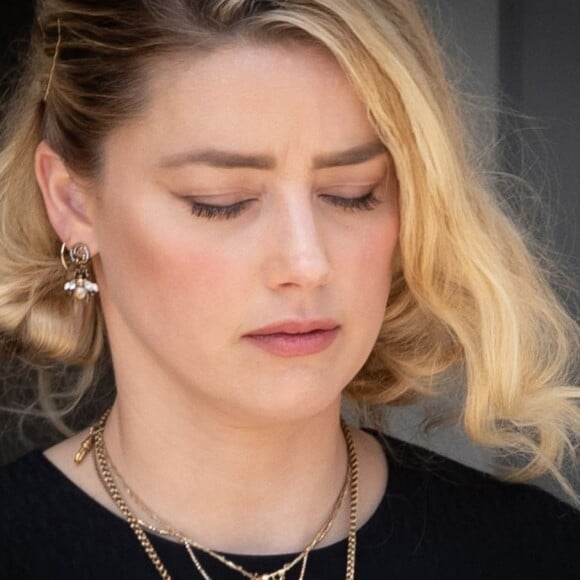 Amber Heard à la sortie du tribunal de Fairfax, le 1er juin 2022. 