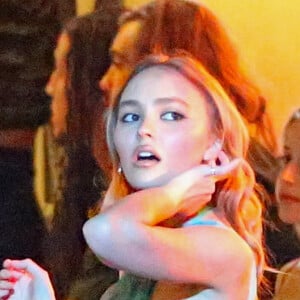 Exclusif - Abel Tesfaye alias The Weeknd tourne une scène avec Lily-Rose Depp pour la nouvelle série HBO "The Idol" à Los Angeles le 11 mars 2022