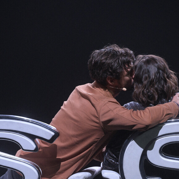 Jérémy Frérot, Laure Manaudou - Enregistrement de l'émission "La Chanson secrète 11" à Paris, diffusée le 24 juin sur TF1. Le 18 janvier 2022  © Cyril Moreau / Bestimage 