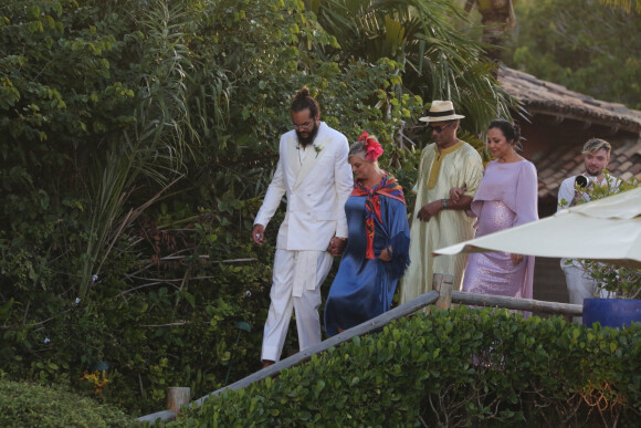 Exclusif - Joakim Noah avec ses parents Yannick Noah et Cecilia Rodhe et Socorro Oliveira Ribeiro - Joakim Noah et Lais Ribeiro se sont mariés devant leurs amis et leur famille sur la plage de Trancoso au Brésil le 13 juillet 2022.
